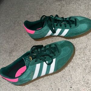 Women Adidas gazelle
